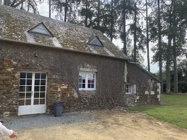 Exterior - Chateau de Famille - 30 Personnes (Bécon-les-Granits)