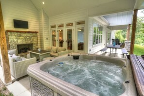Outdoor dining - The Reserve - 5 BR Mtn Retreat w/ Outdoor Great Room, Mins From Helen and Sautee (Clarkesville)