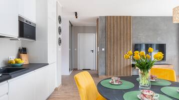 Microwave, dishwasher, coffee/tea maker, cookware/dishes/utensils