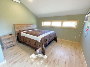 1 bedroom, WiFi, bed sheets - Lariat Bunkhouse (Rapid City)