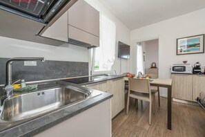 Fridge, microwave, coffee/tea maker, electric kettle