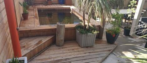 حمّام سباحة خارجي