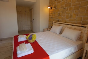 Deluxe Room, Partial Sea View | Minibar, free WiFi, bed sheets - Neo Beach Hotel Cunda (Ayvalik)