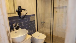 Deluxe Room, 1 Queen Bed, Garden View | Bathroom - Neo Beach Hotel Cunda (Ayvalik)