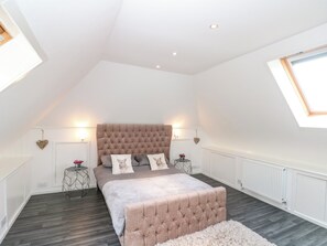 Cottage | 2 bedrooms, individually decorated, individually furnished, free WiFi - The Studio (Scarborough)