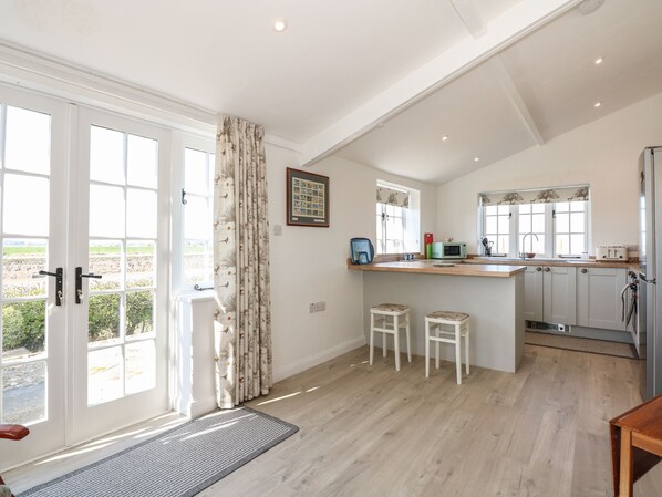 冰箱、洗碗机、电热水壶、烤面包机