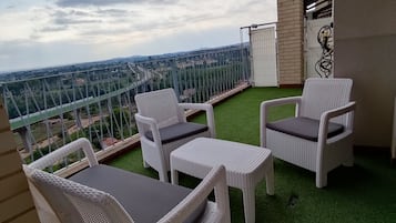 Apartment | Terrace/patio
