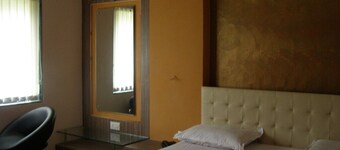 Hotel Sanai Residency