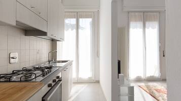 Frigorifero, microonde, forno, lavastoviglie