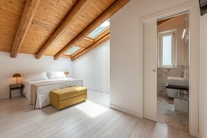 2 makuuhuonetta, silitysrauta/-lauta, ilmainen Wi-Fi, vuodevaatteet