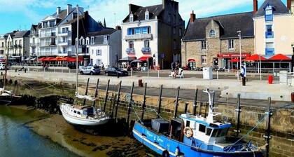 Relaxation and views of the port at Le Pouliguen