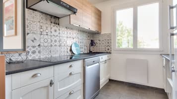 Réfrigérateur, micro-ondes, four, lave-vaisselle