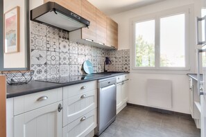 Frigorifero, microonde, forno, lavastoviglie