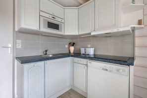 Frigorifero, microonde, forno, macchina per tè/caffè
