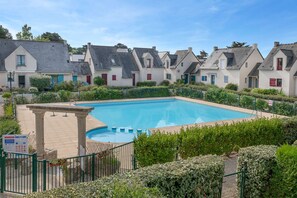 Pool - Apartment in residence with swimming pool (Batz-sur-Mer)