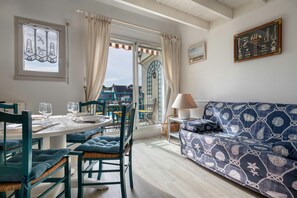 TV - Apartment in residence with swimming pool (Batz-sur-Mer)