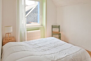 4 chambres, fer et planche Ă repasser