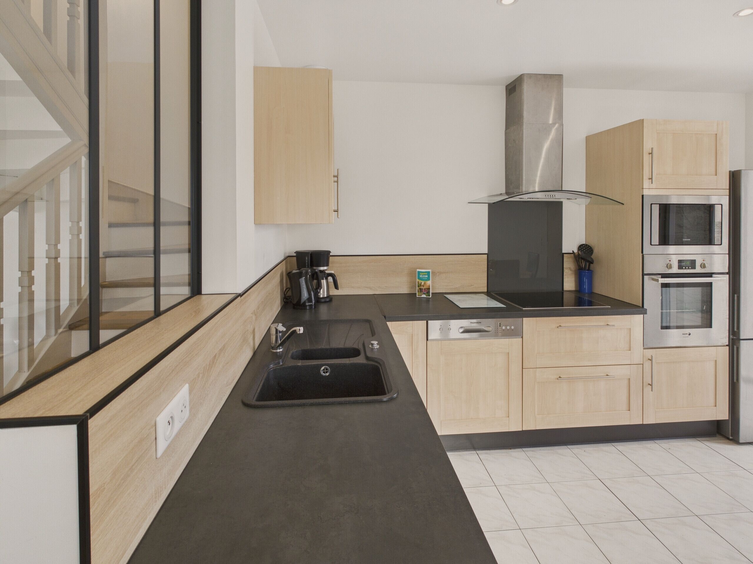 Kühlschrank, Mikrowelle, Ofen, Geschirrspüler