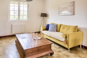 TV - 700m from the beach – House for 8 – Large garden (Penmarch)