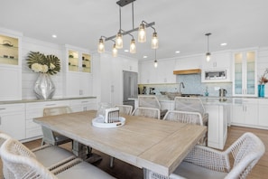 Dining - Torrey View Hideaway - Pet-Friendly Del Mar Rental with Ocean Views & A/C (Del Mar)