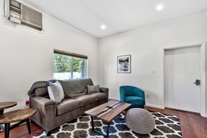 TV - Zephyr Cove first level 1 Bed: close to everything bike, ski, swim! (Zephyr Cove)