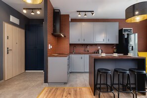 Dishwasher, cookware/dishes/utensils - Apartment Lema Cracow by Renters (Kraków)