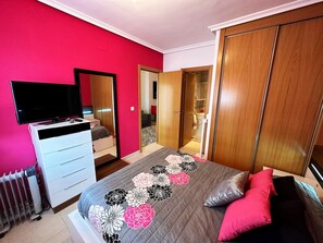 2 chambres, fer et planche à repasser