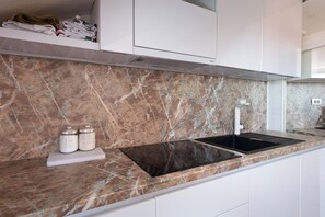 Fridge, microwave, stovetop, dishwasher - LUXURY APARTMENT DANTE WITH TERRACE (Split)