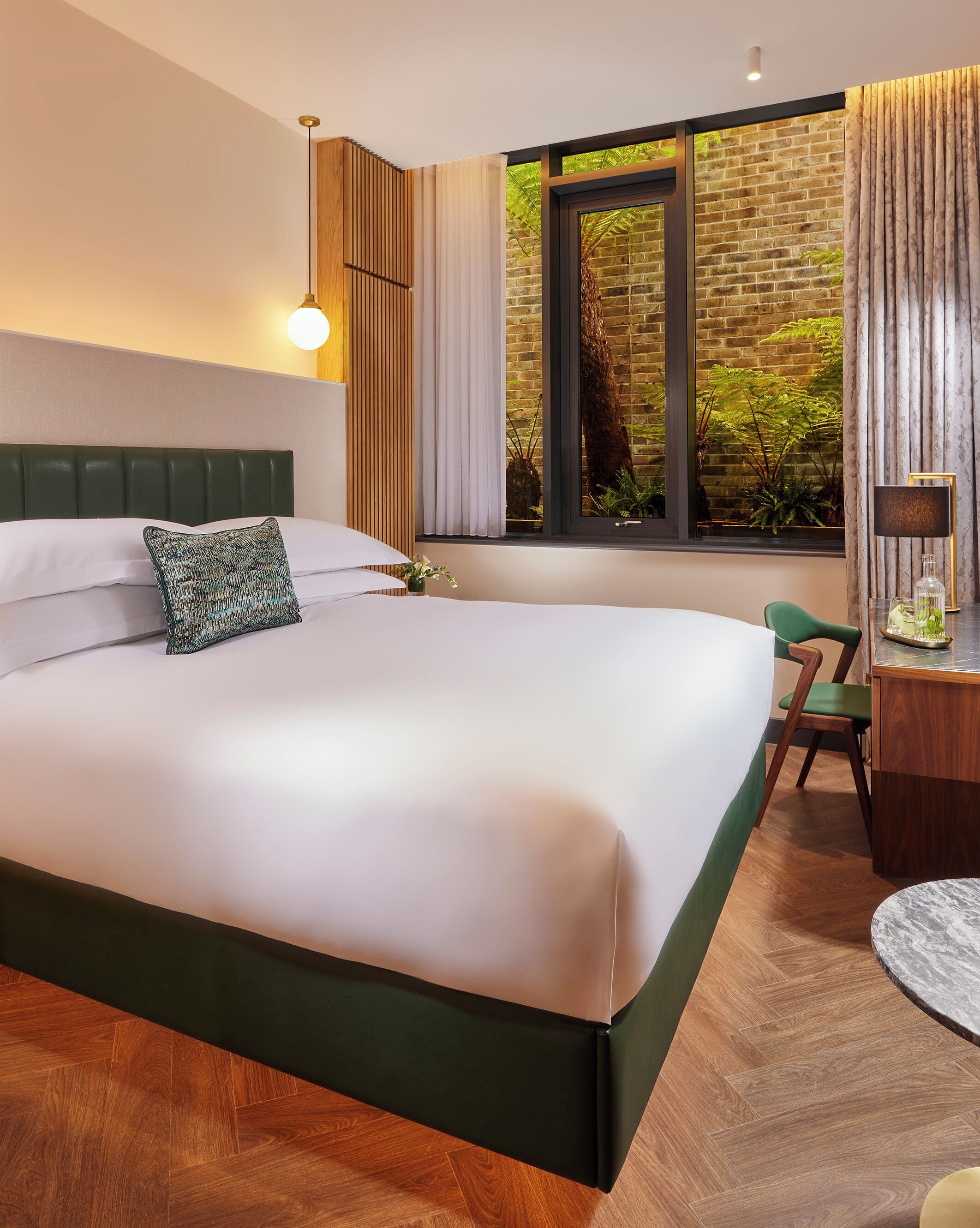 Sengetøy av topp kvalitet, memory foam-senger, minibar og safe på rommet