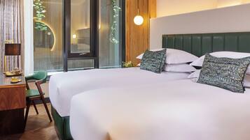 Deluxe Twin | Premium bedding, memory-foam beds, minibar, in-room safe