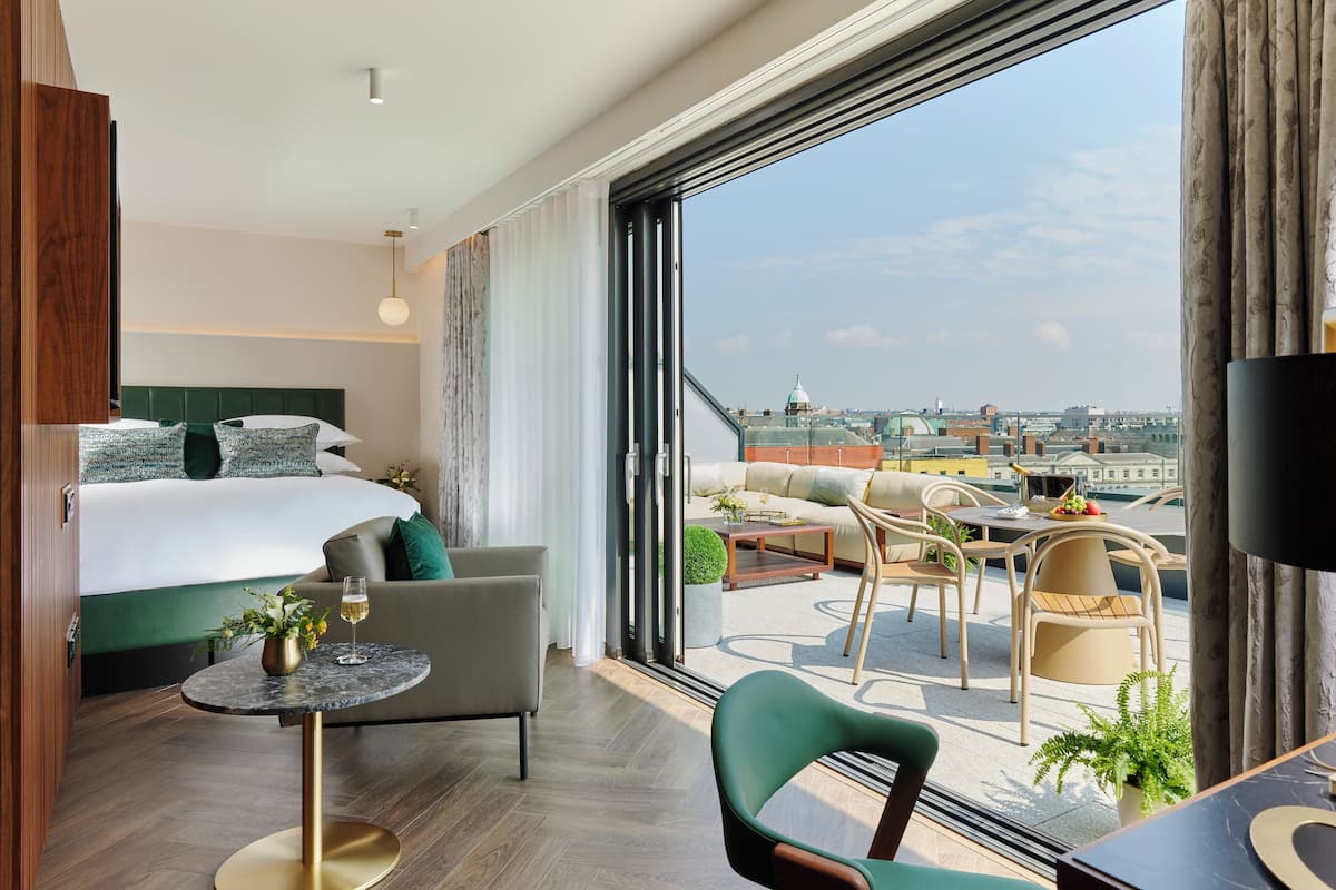 Terrace Suite | 1 slaapkamer, luxe beddengoed, bedden met traagschuimmatras, een minibar