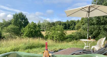 Detached House With Outdoor Bath hot tub in Private Garden