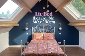 1 slaapkamer, een bureau, gratis wifi, beddengoed
