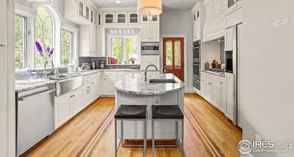 Lovely Farmhouse Retreat, close to Boulder and Rocky Mountain National Park
