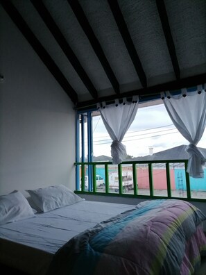 4 bedrooms, iron/ironing board, bed sheets