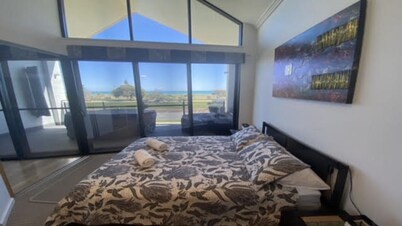 The Pearl: 3 BR, 2 BA Apartment in Jurien Bay, Sleeps 6