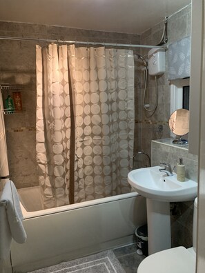 Toallas y papel de baño