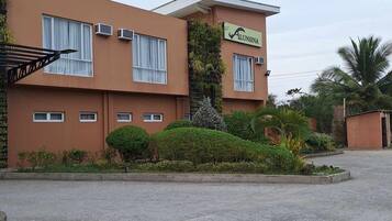 Mặt tiền nơi lưu trú