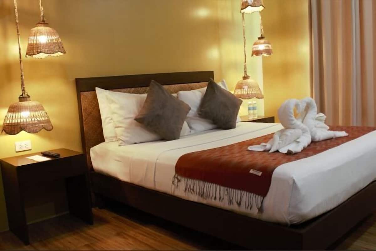 1 bedroom, minibar, desk, laptop workspace