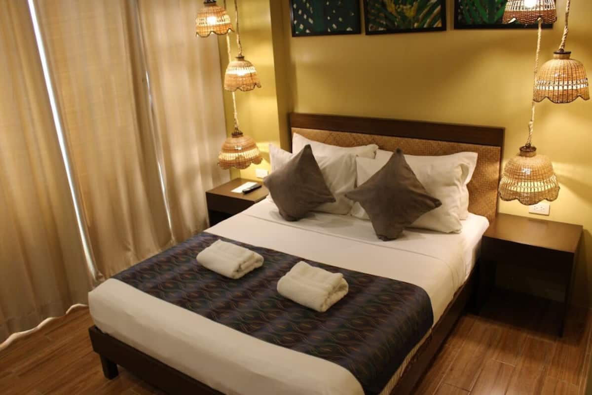 Phòng Suite Executive | Minibar, bàn, khu vực làm việc phù hợp cho laptop 