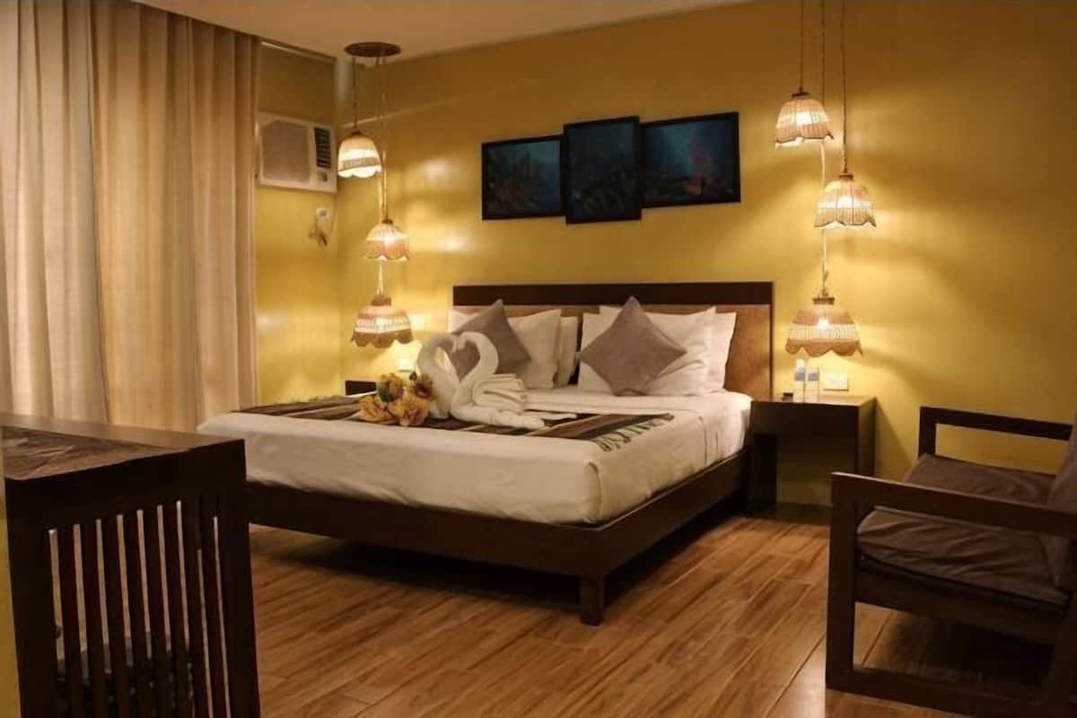 Minibar, bàn, khu vực làm việc phù hợp cho laptop 