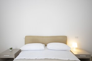 Standard Studio | Desk, laptop workspace, blackout drapes, iron/ironing board - MA RI Apartments (Pompei)