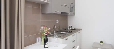 Standard Studio | Private kitchen | Full-sized fridge, microwave, stovetop, coffee/tea maker