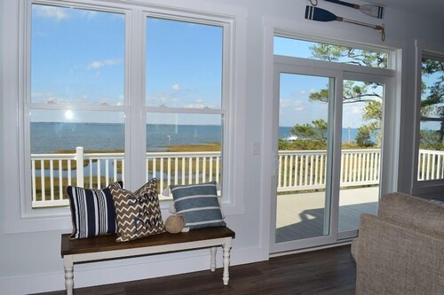 Bayview- Waterfront Home with Hot Tub, Fire Pit & Pier