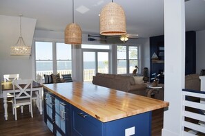 Interior - Bay View-WATERFRONT, DOCK, SUNSETS! (Chincoteague)