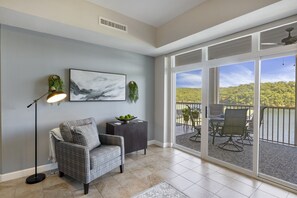 Smart TV - Lake Getaway: 3 bed&2 bath, In/Outdoor Pools! 3103 (Osage Beach)