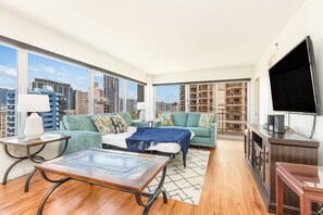 TV - Ocean & City Views Family-Friends Paradise Retreat at Ilikai Hotel w/Kitchen (Honolulu)