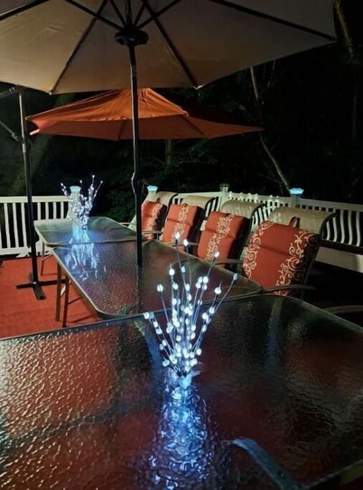 Beautiful Beach Boutique 2 Beaches, 1 lake, mature trees for beauty and privacy