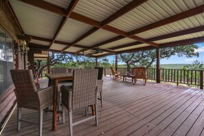 Outdoor dining - Rocky Mountain I Pet Friendly, Canyon Lake (New Braunfels)