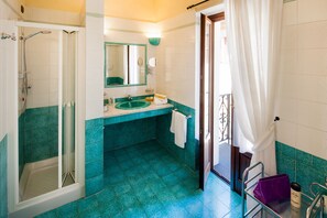 Family Quadruple Room | Bathroom - Albergo Ristorante Da Gin (Castelbianco)